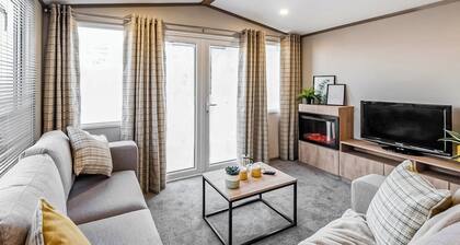 Silver 3 Bedroom Caravan (Slps 8)
