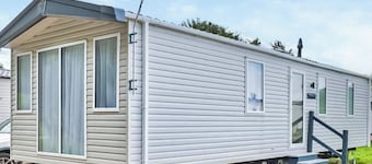 Silver 3 Bedroom Caravan (Slps 8)