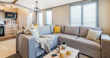 Silver 3 Bedroom Caravan (Slps 8)