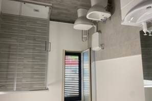 Dusche, Haartrockner, Bidet