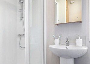 Bathroom - Gold 2 Caravan Caravan (Slps 6) (Silloth, North Lakes)