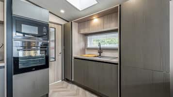 Fridge, oven, stovetop, toaster