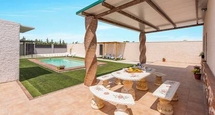 Casa de vacaciones "Casa Rural Rafael" con piscina privada, terrazas privadas y Wi-Fi