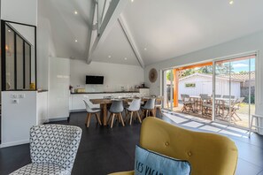 TV - Villa Sirelis with Pool and Spa (Gujan-Mestras)