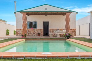 Pool - Holiday Home "Casa Rural Maria" with Private Pool, Private Terraces & Wi-Fi (Lantejuela)