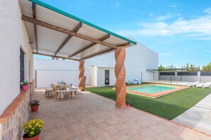 Outdoor dining - Holiday Home "Casa Rural Maria" with Private Pool, Private Terraces & Wi-Fi (Lantejuela)