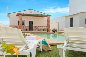 Pool - Holiday Home "Casa Rural Maria" with Private Pool, Private Terraces & Wi-Fi (Lantejuela)