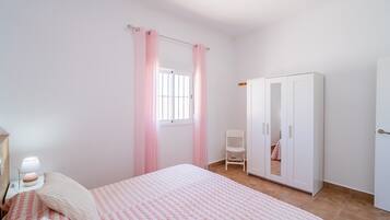 4 bedrooms, free WiFi, bed sheets