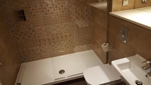 Bathroom - The Bull And Stirrup Hotel (Chester)