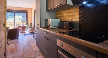 Appartement "Le Lys Martagon" avec vue sur les montagnes, terrasse privée et Wi-Fi