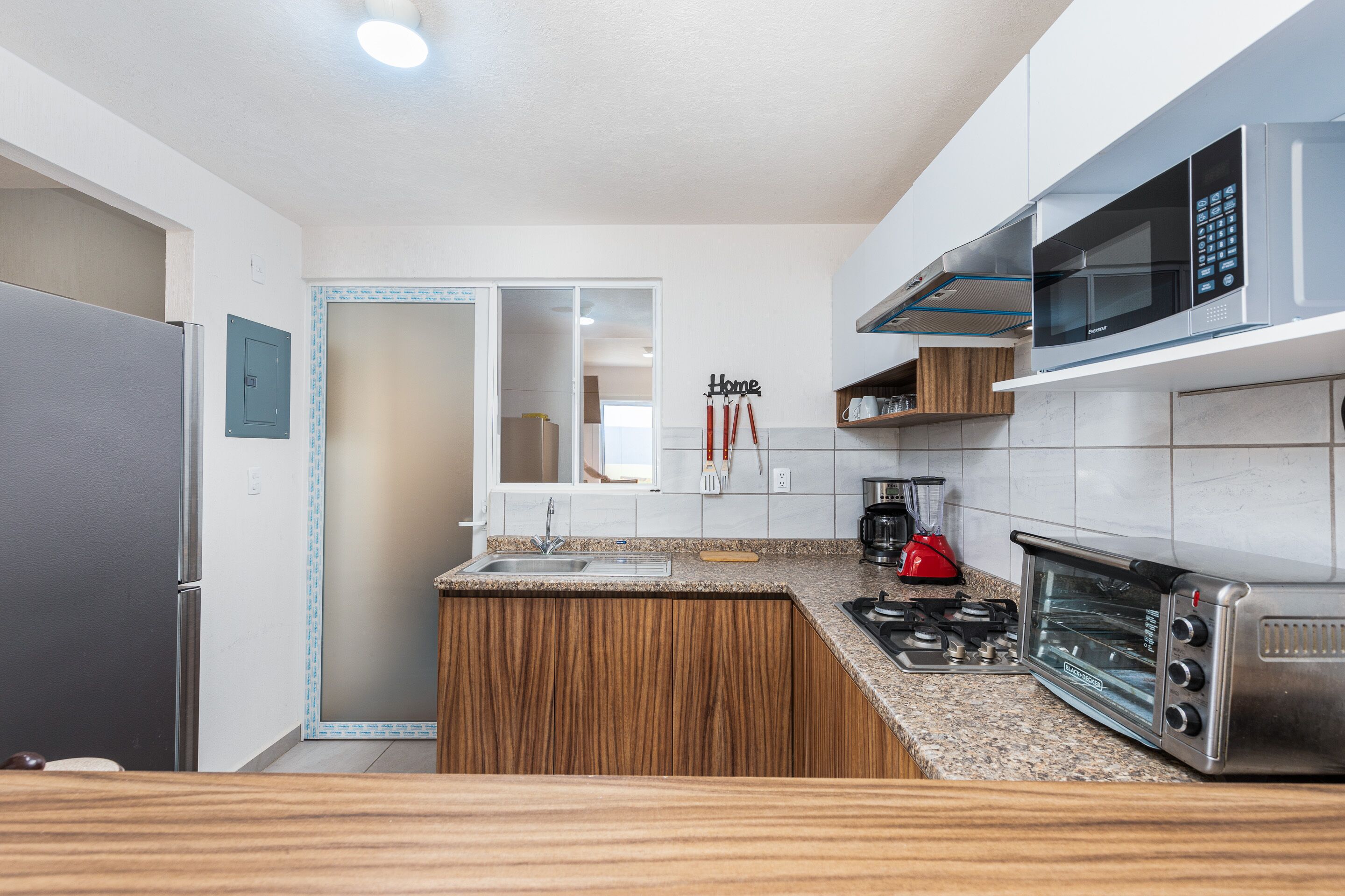 Casa | Cocina privada | Refrigerador, microondas, horno y parrilla de estufa 
