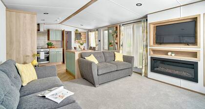 Diamond Caravan 3 Sleeps 6 (No Pet)