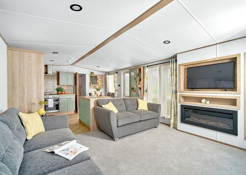 Diamond Caravan 3 Sleeps 6 (No Pet)