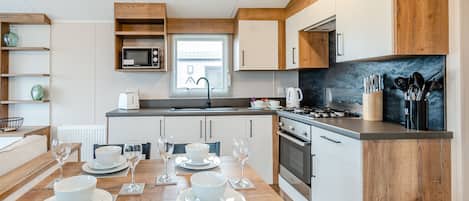 Fridge, oven, stovetop, toaster