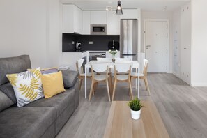 TV, streaming services - Apartment 'Residencial Celere Playa Niza' with Sea View, Shared Pool & 4 Shared Terraces (Almayate Bajo)