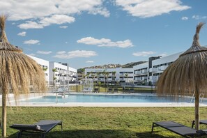 Pool - Apartment 'Residencial Celere Playa Niza' with Sea View, Shared Pool & 4 Shared Terraces (Almayate Bajo)
