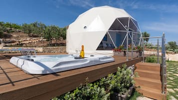 Bain à remous extérieur