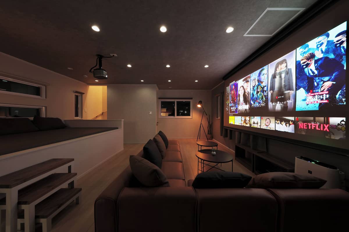 Een flatscreentelevisie