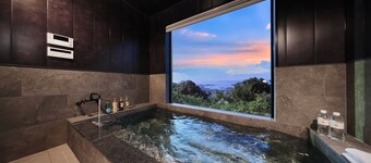 Crystal Besso Shirahama