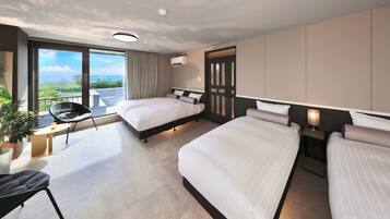 1 bedroom, individually decorated, individually furnished, desk