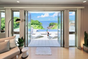 Villa, para no fumadores (SLG, Room Only) | Decoración personalizada, muebles diferentes y escritorio