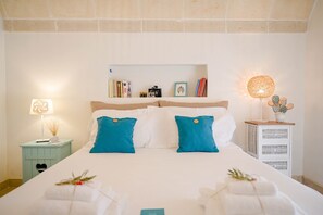 2 bedrooms, free WiFi, bed sheets - Villa 'Trullo Delori with Infinity Pool' with Private Pool, Wi-Fi and Air Conditioning (Villa Castelli)