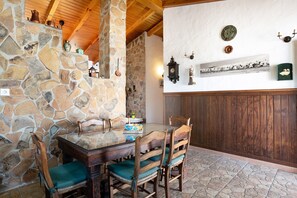 Dining - Holiday Home 'Casa Nazaret' with Private Pool, Private Terrace and Wi-Fi (Conil de la Frontera)