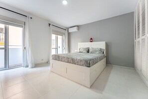 6 Schlafzimmer, Bügeleisen/Bügelbrett, kostenloses WLAN, Bettwäsche