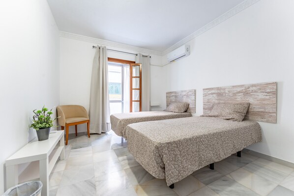 6 Schlafzimmer, Bügeleisen/Bügelbrett, kostenloses WLAN, Bettwäsche