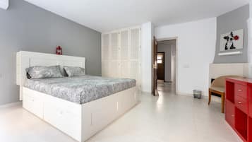 6 dormitorios, tabla de planchar con plancha, wifi gratis y ropa de cama