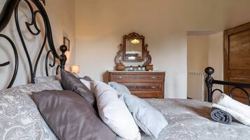 1 quarto, Wi-Fi de cortesia, roupa de cama