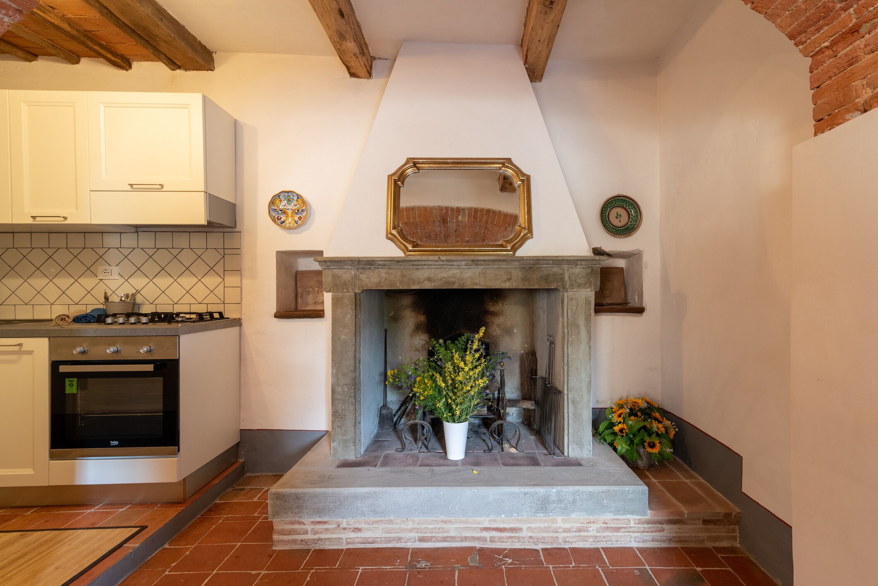 Réfrigérateur, four, plaque de cuisson, cafetière/bouilloire