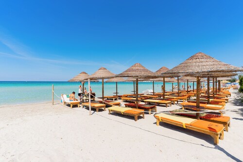 Holiday Home 'Villa Lido Hookipa' with Private Terrace and Air Conditioning