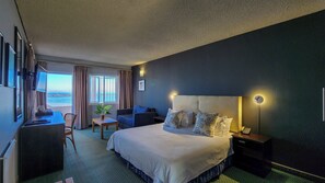 Deluxe Double Room, Sea View | In-room safe, iron/ironing board, free WiFi, bed sheets - Blue Peter Hotel (Cape Town)