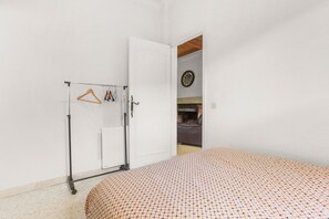 3 makuuhuonetta, silitysrauta/-lauta, Wi-Fi, vuodevaatteet