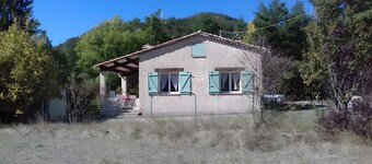 Holiday Home 'Aux Portes Des Gorges Du Verdon' with Mountain View, Private Terrace and Garden