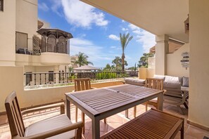 Outdoor dining - Apartment 'Seafront with Pool' with Sea Views, Wi-Fi and Air Conditioning (Altea)