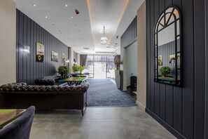 103–tuumainen äly-TV, jossa satelliittikanavat