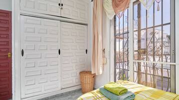 2 makuuhuonetta, silitysrauta/-lauta, ilmainen Wi-Fi, vuodevaatteet