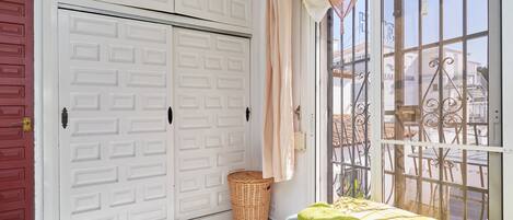 2 chambres, fer et planche à repasser, Wi-Fi gratuit, draps fournis