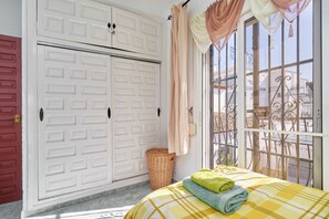 2 chambres, fer et planche à repasser, Wi-Fi gratuit, draps fournis