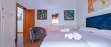 3 bedrooms, WiFi, bed sheets