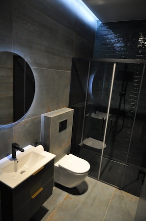 Double or Twin Room | Bathroom | Hair dryer