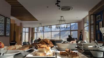 Free daily full breakfast