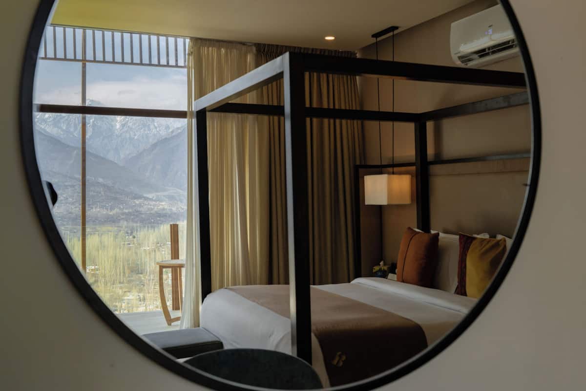 Ambiance Executive Suite | SÀngtillbehör av högsta kvalitet, minibar och skrivbord