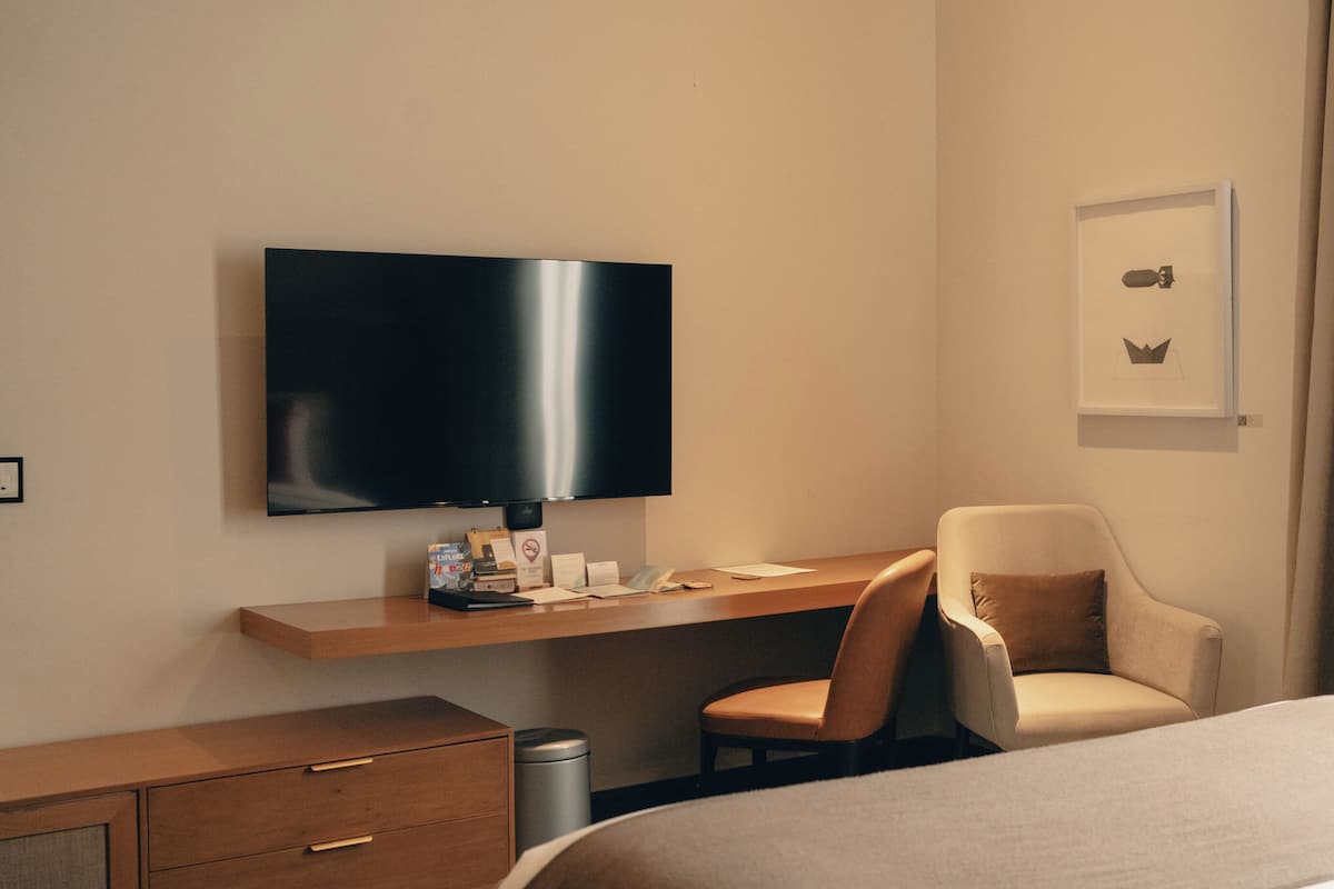 Executive Room | Premium bedding, minibar, desk, laptop workspace