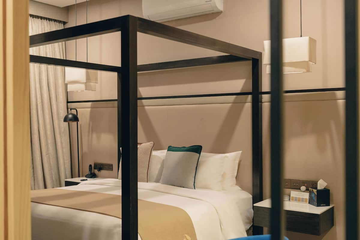 Junior Studio Suite | Premium bedding, minibar, desk, laptop workspace