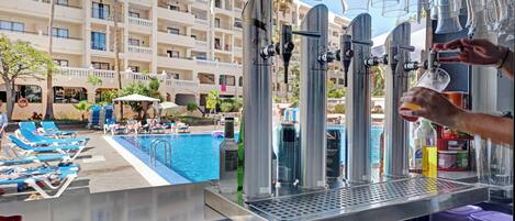 Een verwarmd zwembad