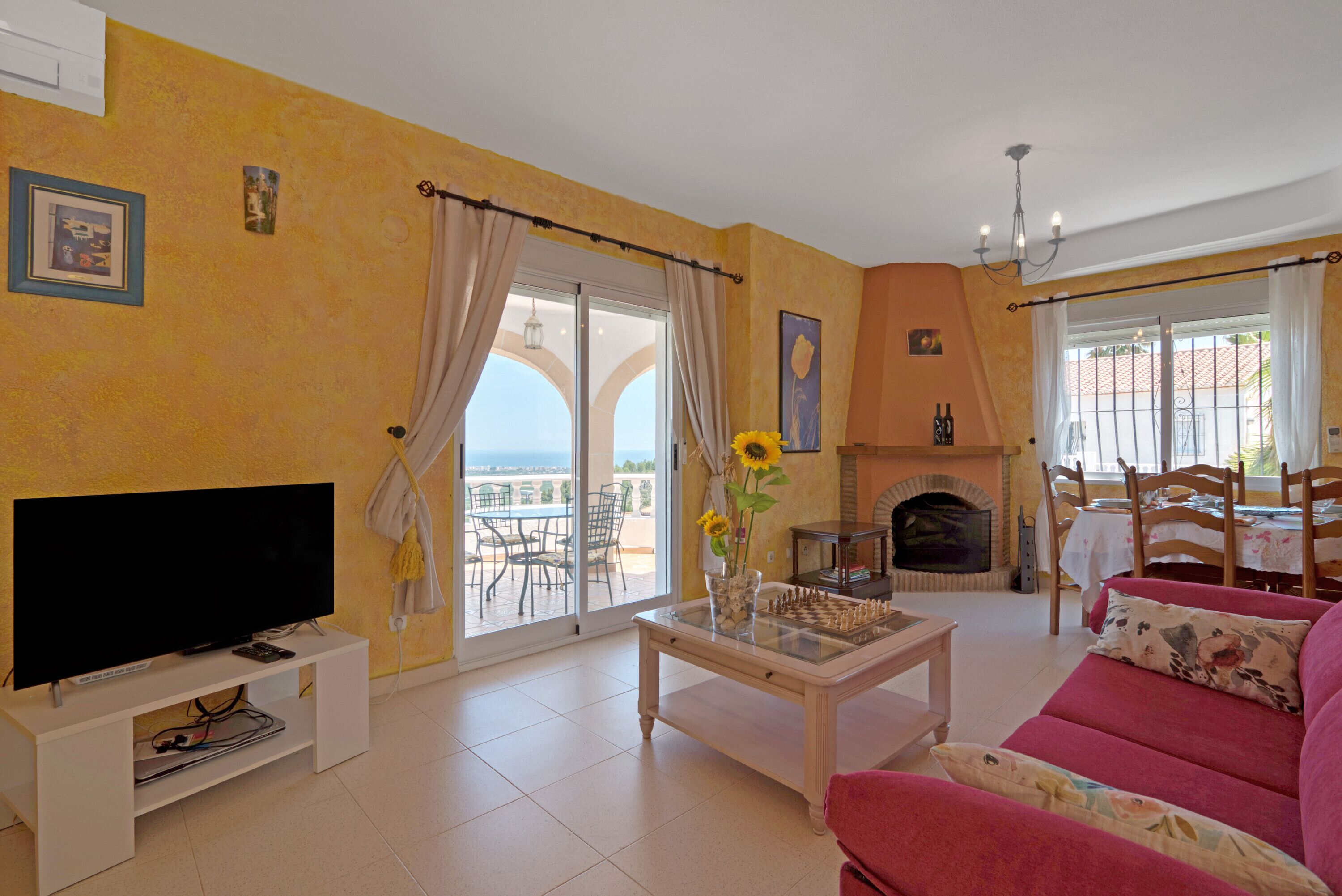 Télévision, cheminée