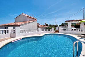 Pool - Holiday Home 'Chalet Tossal Gros' with Sea View, Wi-Fi and Air Conditioning (La font den carros)